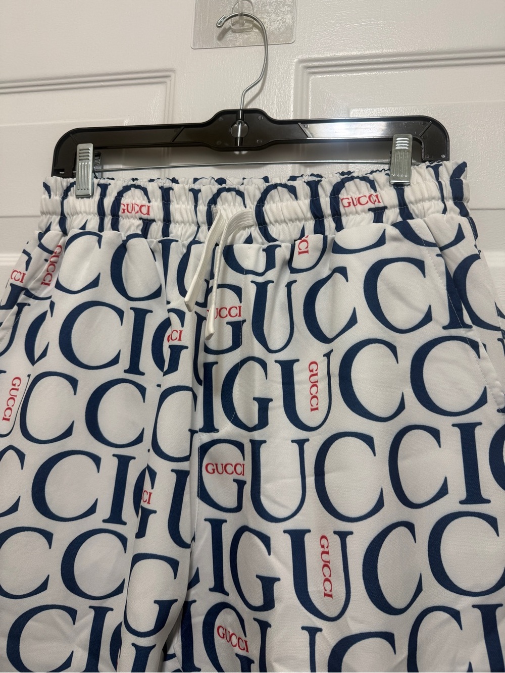 Beautiful shorts featuring a navy-and-red logo print with red accents. new - Picture 3 of 11